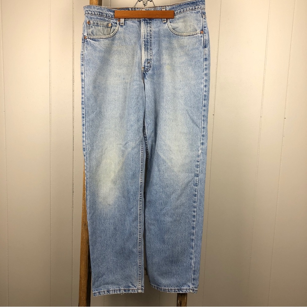 Levis 550 Light Wash Distressed 38x32